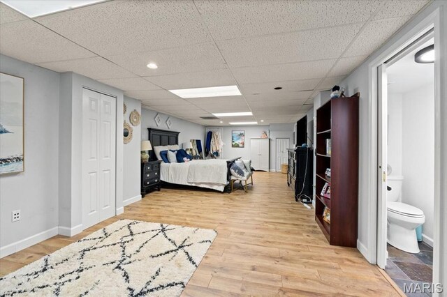 1909 Shepard Rd, Wildwood, MO 63038 - bedroom featuring a drop ceiling, light wood-style flooring, baseboards, connected bathroom, and a closet