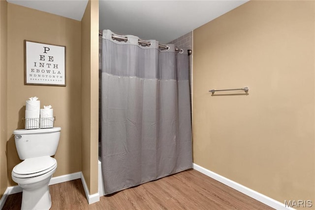 13552 Weston Park Dr, Saint Louis, MO 63131 - full bathroom featuring wood finished floors, toilet, baseboards, and shower / bath combo