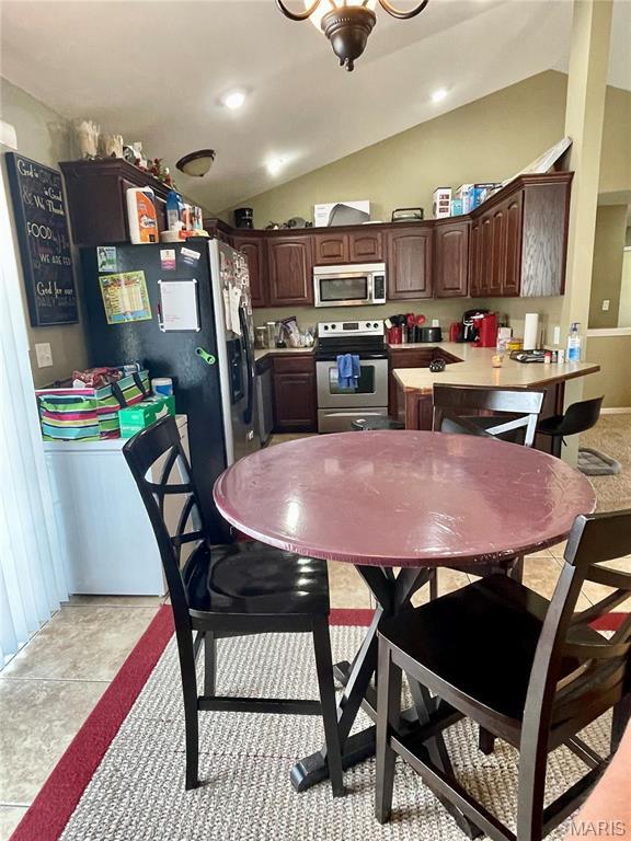 22880 Return Ln, Waynesville, MO 65583 - dining room featuring lofted ceiling