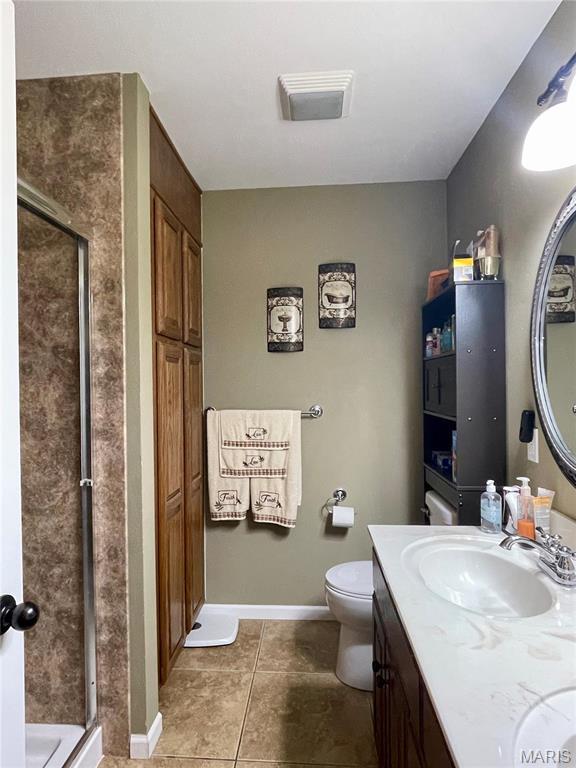 22880 Return Ln, Waynesville, MO 65583 - bathroom featuring a shower stall, tile patterned floors, vanity, and toilet