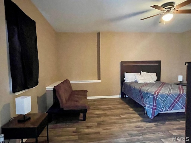22880 Return Ln, Waynesville, MO 65583 - bedroom featuring wood finished floors, baseboards, and a ceiling fan