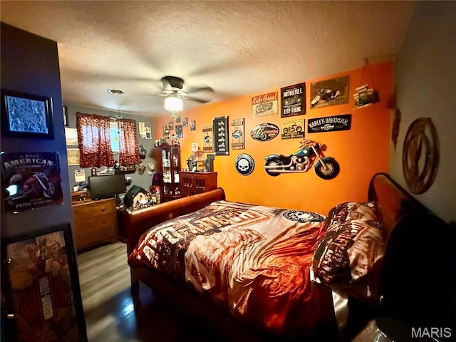 42 Berger Rd, Middletown, MO 63359 - bedroom with a textured ceiling, ceiling fan, and wood finished floors