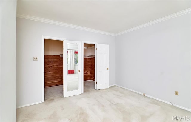 10359 Corbeil Dr Unit D, Saint Louis, MO 63146 - unfurnished bedroom featuring a spacious closet, crown molding, a closet, baseboards, and carpet