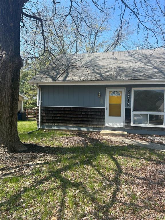 2797 Dawnview Dr, Florissant, MO 63031 - view of front facade with roof with shingles