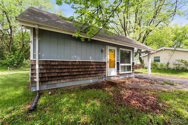 2797 Dawnview Dr, Florissant, MO 63031 - ranch-style house featuring roof with shingles