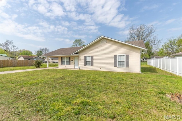 1501 Vincent St, Poplar Bluff, MO 63901 - back of property featuring driveway and a carport