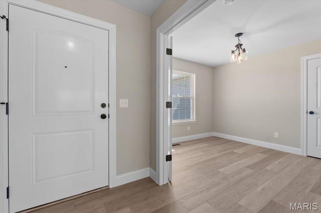 1423 Wild Ridge Estates Ct, Florissant, MO 63033 - foyer featuring light wood-style floors, a chandelier, and baseboards