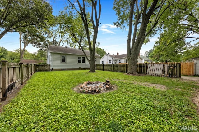 509 N Jefferson St, Mascoutah, IL 62258 - view of yard featuring an outdoor fire pit