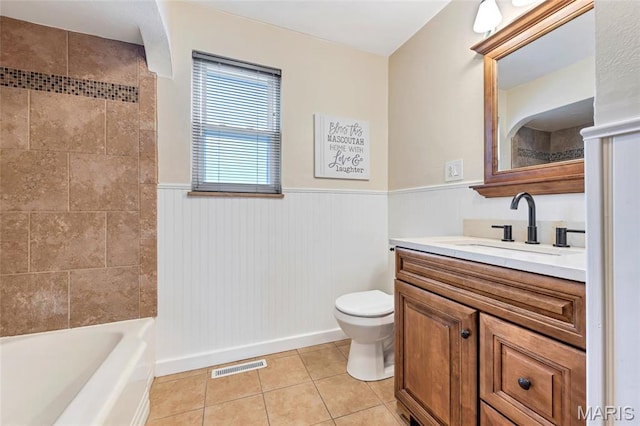 509 N Jefferson St, Mascoutah, IL 62258 - full bath with toilet, wainscoting, tile patterned floors, vanity, and baseboards