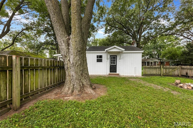 509 N Jefferson St, Mascoutah, IL 62258 - view of outbuilding featuring an outdoor structure