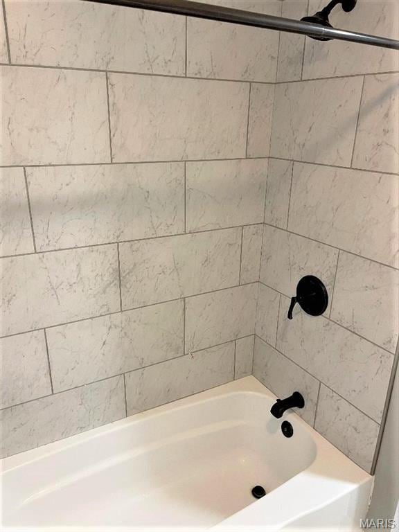 bathroom with shower / washtub combination