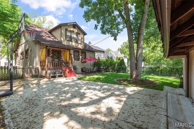 view of front of property featuring a patio area