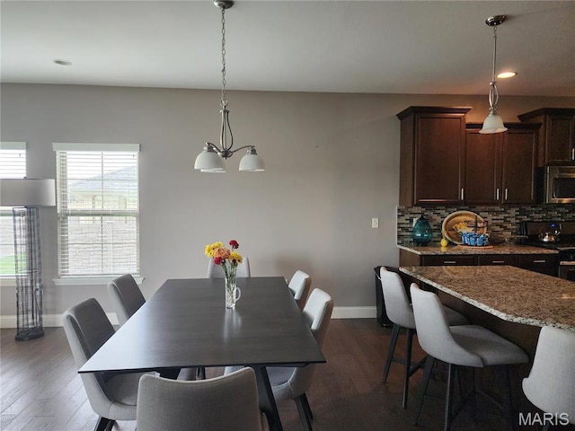 dining space featuring baseboards, dark wood-style flooring, and recessed lighting