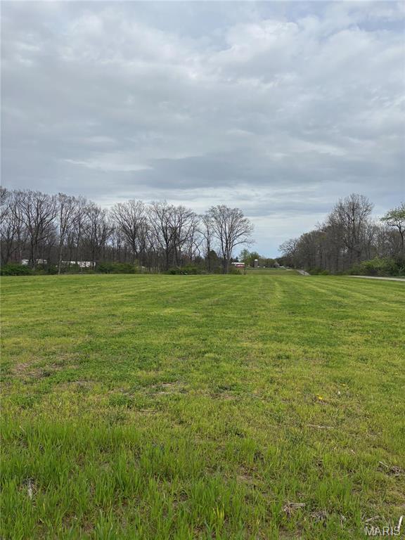 20765 Oak Rest Rd, Brighton, IL 62012