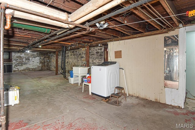 4207 Connecticut St, Saint Louis, MO 63116 - unfinished basement with washer / dryer and a sink