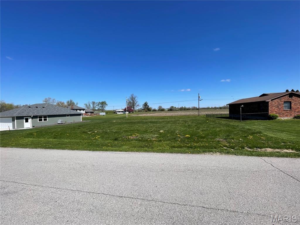 15 Meadow Dr, Monroe City, MO 63456