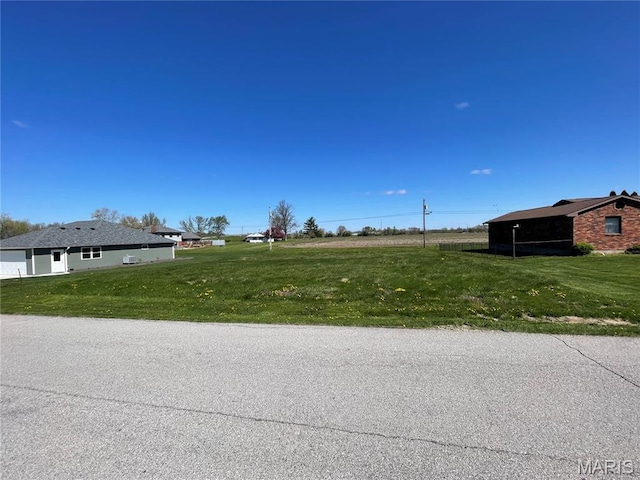15 Meadow Dr, Monroe City, MO 63456