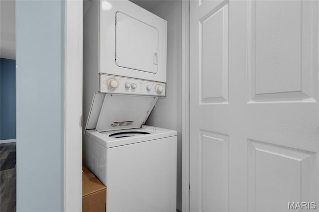9744 Bexley Station Dr Unit F, Saint Louis, MO 63123 - laundry area featuring estacked washer and dryer