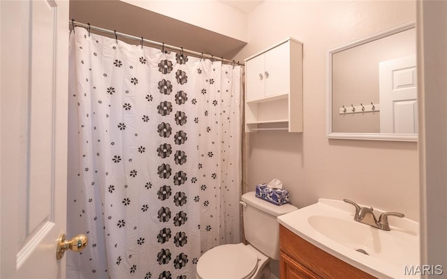 1109 Pawnee Dr, Cuba, MO 65453 - full bath featuring vanity and a shower with shower curtain