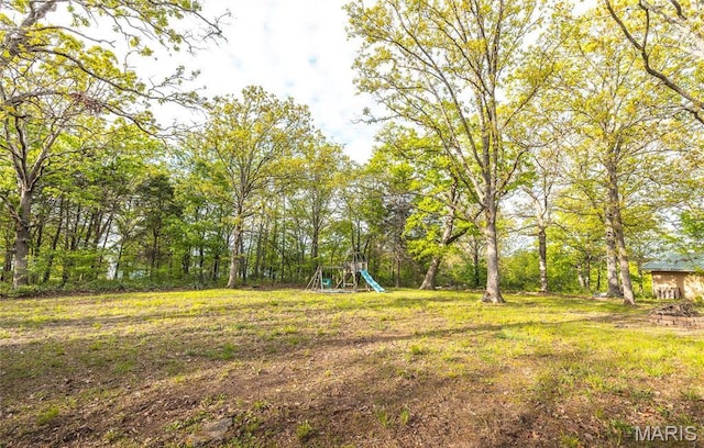 1109 Pawnee Dr, Cuba, MO 65453 - view of yard with a playground