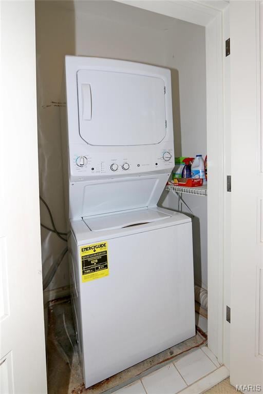 7788 Pershing Ave, Clayton, MO 63105 - washroom featuring stacked washer / drying machine