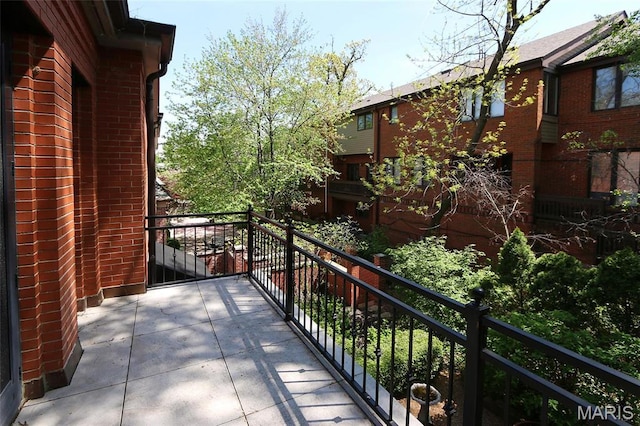 7788 Pershing Ave, Clayton, MO 63105 - view of balcony