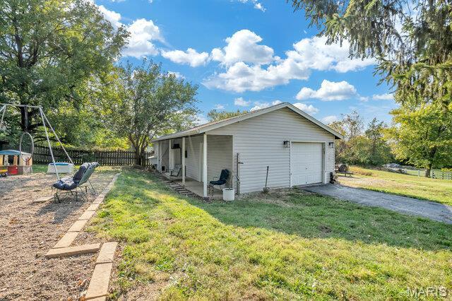 433 Snipes Dr, Saint Charles, MO 63303 - exterior space featuring driveway