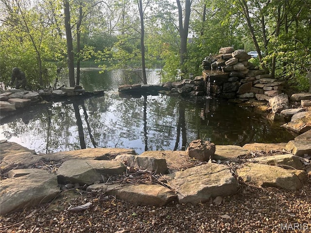433 Snipes Dr, Saint Charles, MO 63303 - water view