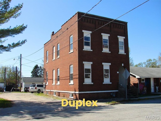111 N Poplar St, Mount Olive, IL 62069 - photo 1