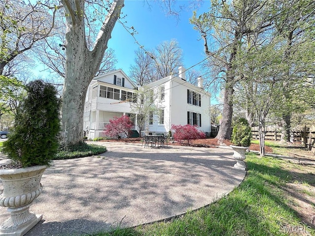 445 E 12th St, Alton, IL 62002 - back of property with a chimney, stucco siding, and fence