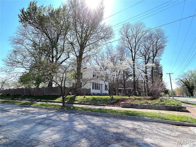 445 E 12th St, Alton, IL 62002 - view of property exterior with fence