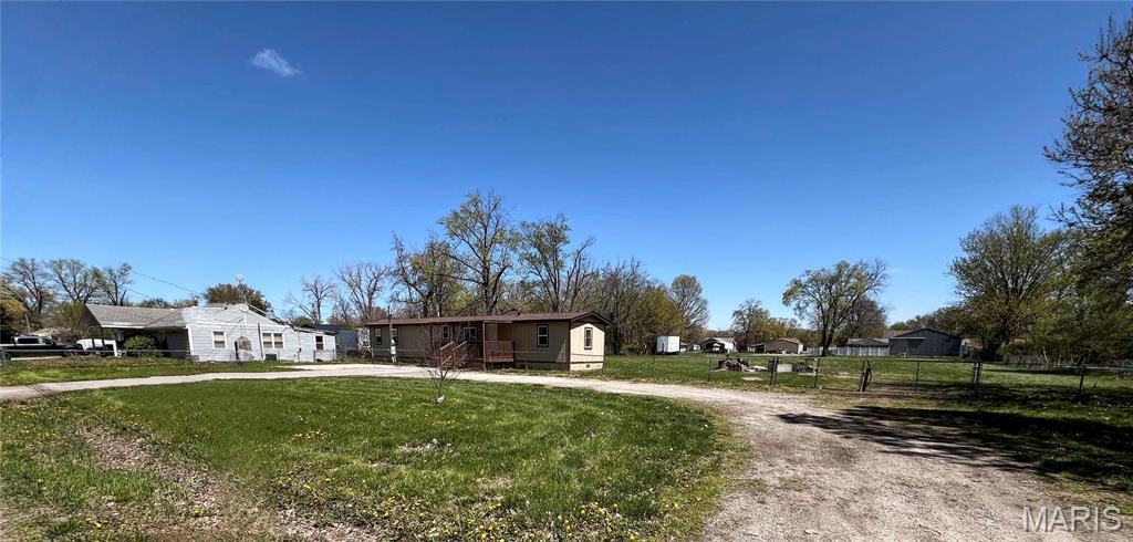 4118 Division St, Granite City, IL 62040 - ranch-style house with curved driveway