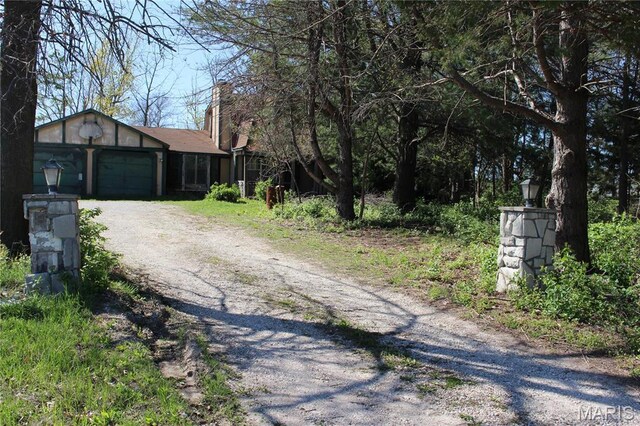 view of dirt / gravel driveway