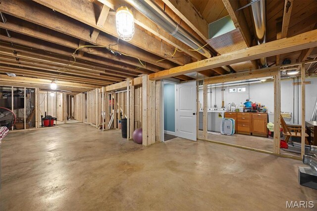 21510 Keyesport Rd, Keyesport, IL 62253 - unfinished below grade area featuring washing machine and dryer