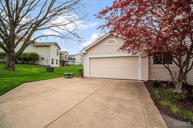14815 Sycamore Manor Ct, Chesterfield, MO 63017 - garage featuring driveway