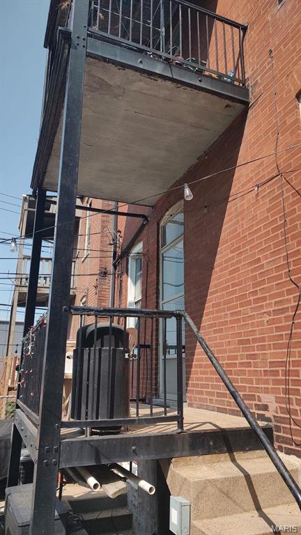 3464 Montana St, Saint Louis, MO 63118 - view of patio with a balcony
