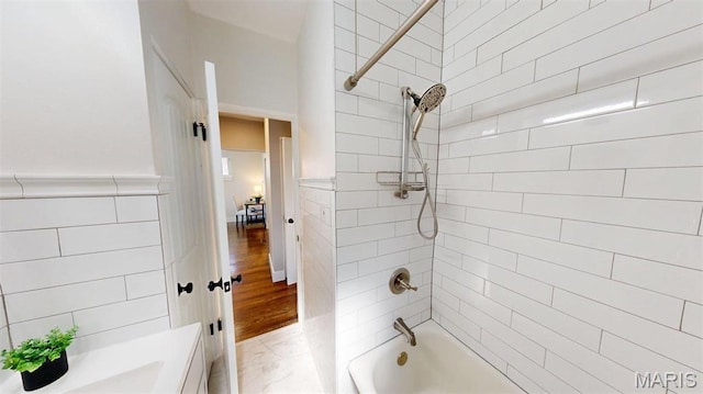5714 Rhodes Ave, Saint Louis, MO 63109 - full bath with bathing tub / shower combination