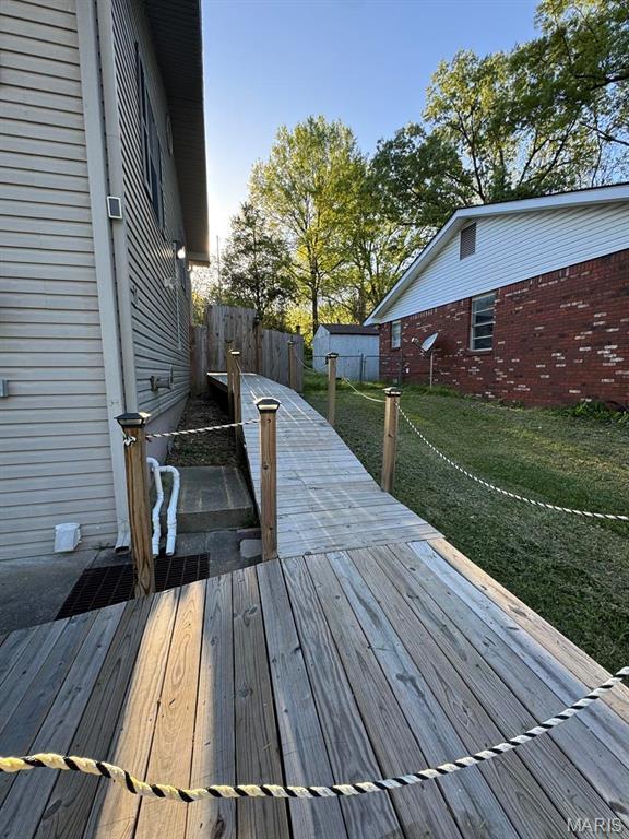 2925 Wayne Ave, Poplar Bluff, MO 63901 - view of wooden terrace