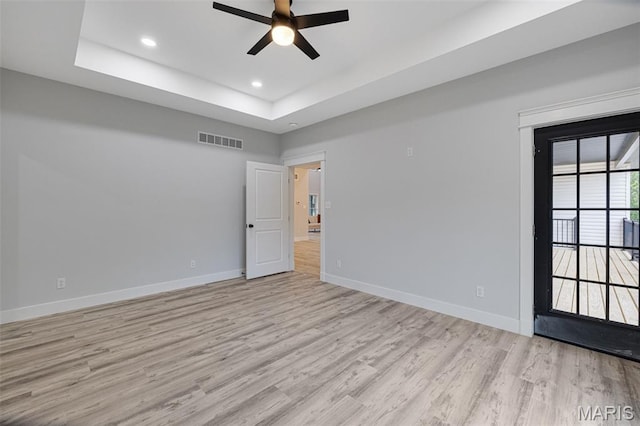 10102 Springer Dr, Bonne Terre, MO 63628 - unfurnished room with light wood-style flooring, ceiling fan, baseboards, recessed lighting, and a tray ceiling