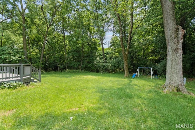 1115 Pinrun Dr, Ballwin, MO 63011 - view of grassy yard with a deck