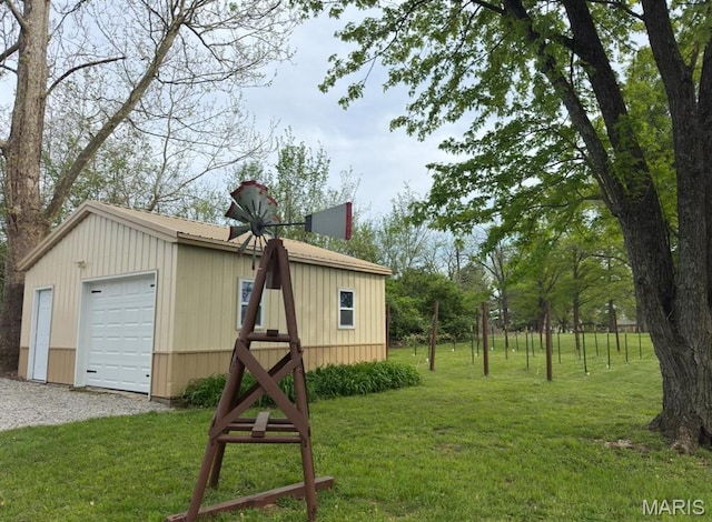 view of outdoor structure with an outbuilding