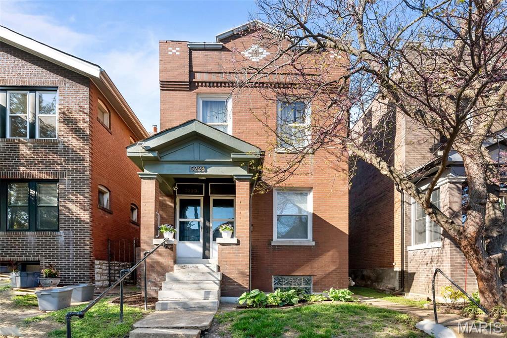 5223 Murdoch Ave, Saint Louis, MO 63109 - photo 1