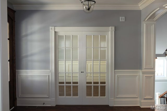 420 W Rose Hill, Saint Louis, MO 63122 - doorway with arched walkways and crown molding