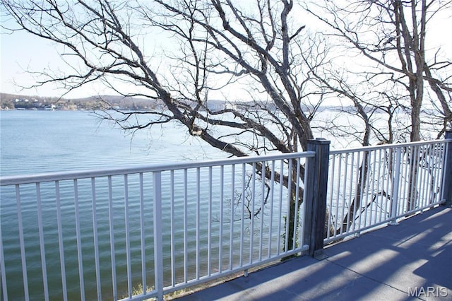 64 W Windjammer Ct Unit 2D, Lake Ozark, MO 65049 - gate featuring a water view