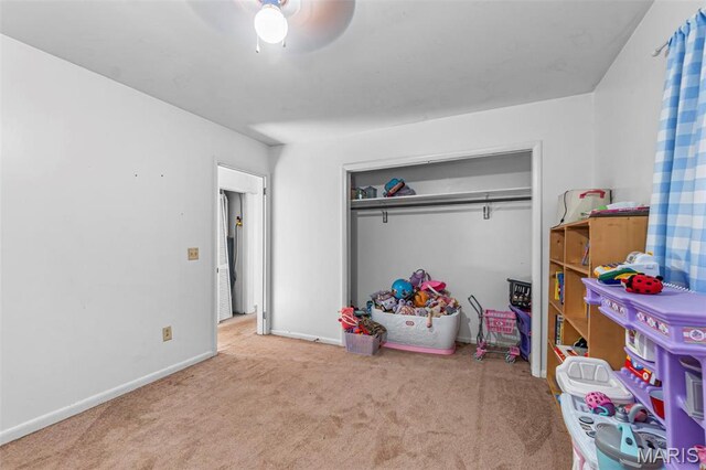 bedroom featuring carpet floors, a ceiling fan, baseboards, and a closet