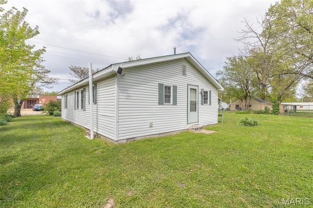 712 Nickey St, Poplar Bluff, MO 63901 - rear view of house featuring a yard