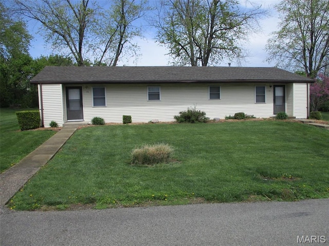 ranch-style house featuring a front yard