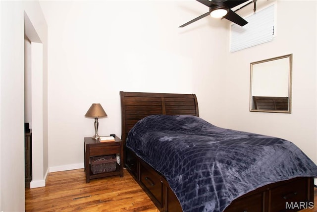 1520 Washington Ave Unit 604, Saint Louis, MO 63103 - bedroom featuring light wood-style flooring, baseboards, and a ceiling fan