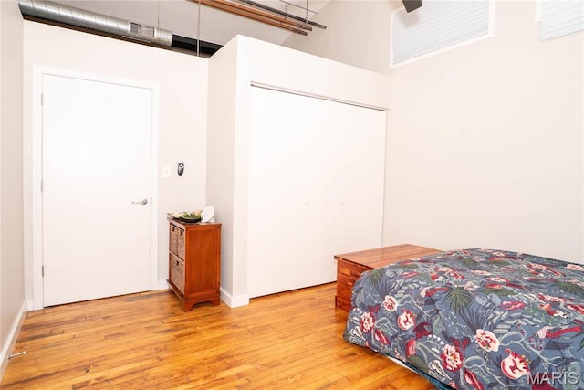 1520 Washington Ave Unit 604, Saint Louis, MO 63103 - bedroom with hardwood / wood-style flooring and a high ceiling