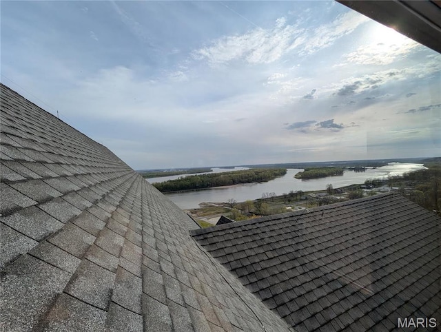 1 River Ridge Rd, Grafton, IL 62037 - exterior view of roof with shingles